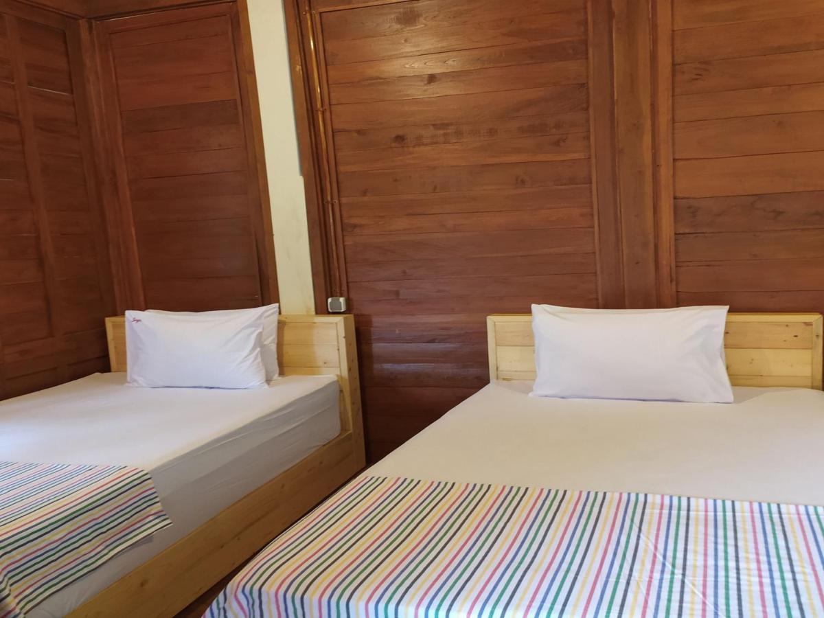 Seger Nusantara Hostel Kalisat Buitenkant foto
