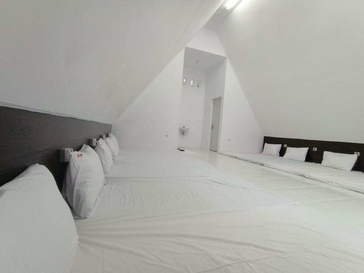 Seger Nusantara Hostel Kalisat Buitenkant foto