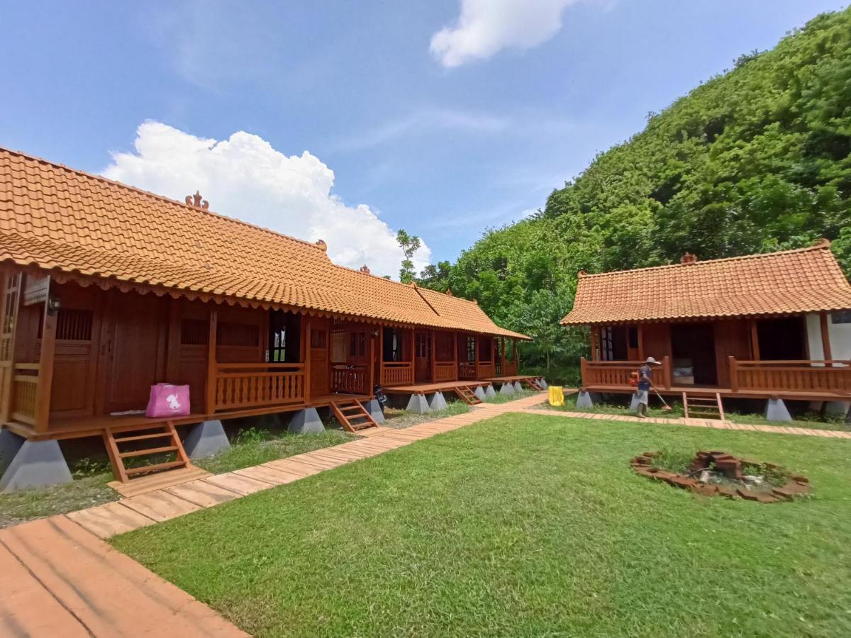 Seger Nusantara Hostel Kalisat Buitenkant foto