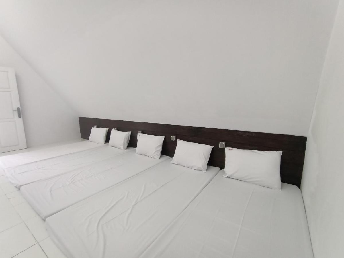 Seger Nusantara Hostel Kalisat Buitenkant foto