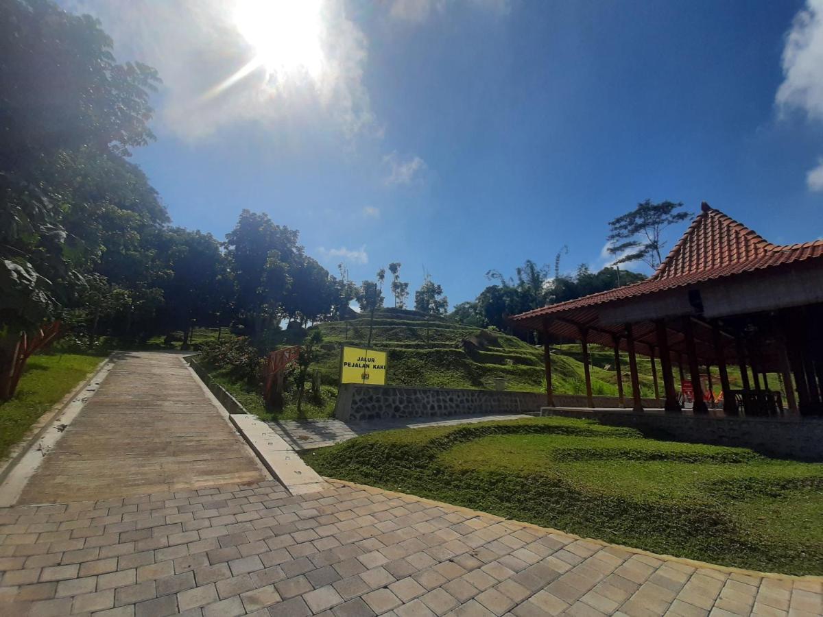 Seger Nusantara Hostel Kalisat Buitenkant foto