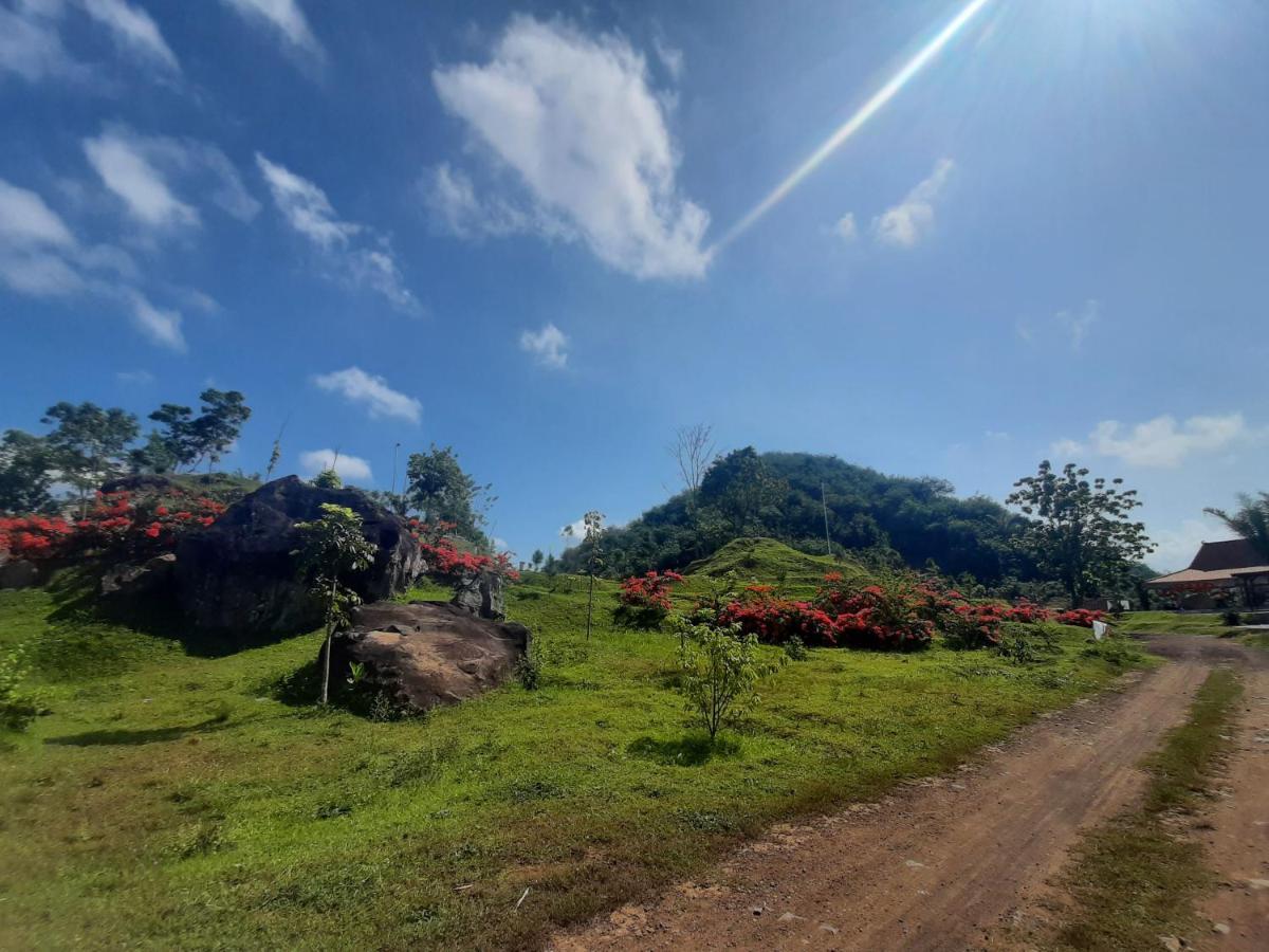 Seger Nusantara Hostel Kalisat Buitenkant foto