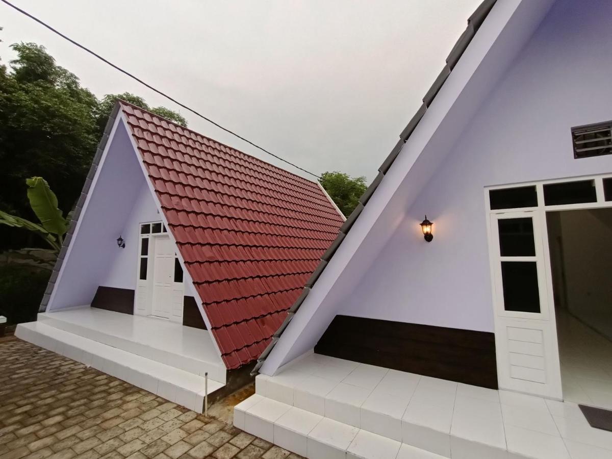Seger Nusantara Hostel Kalisat Buitenkant foto