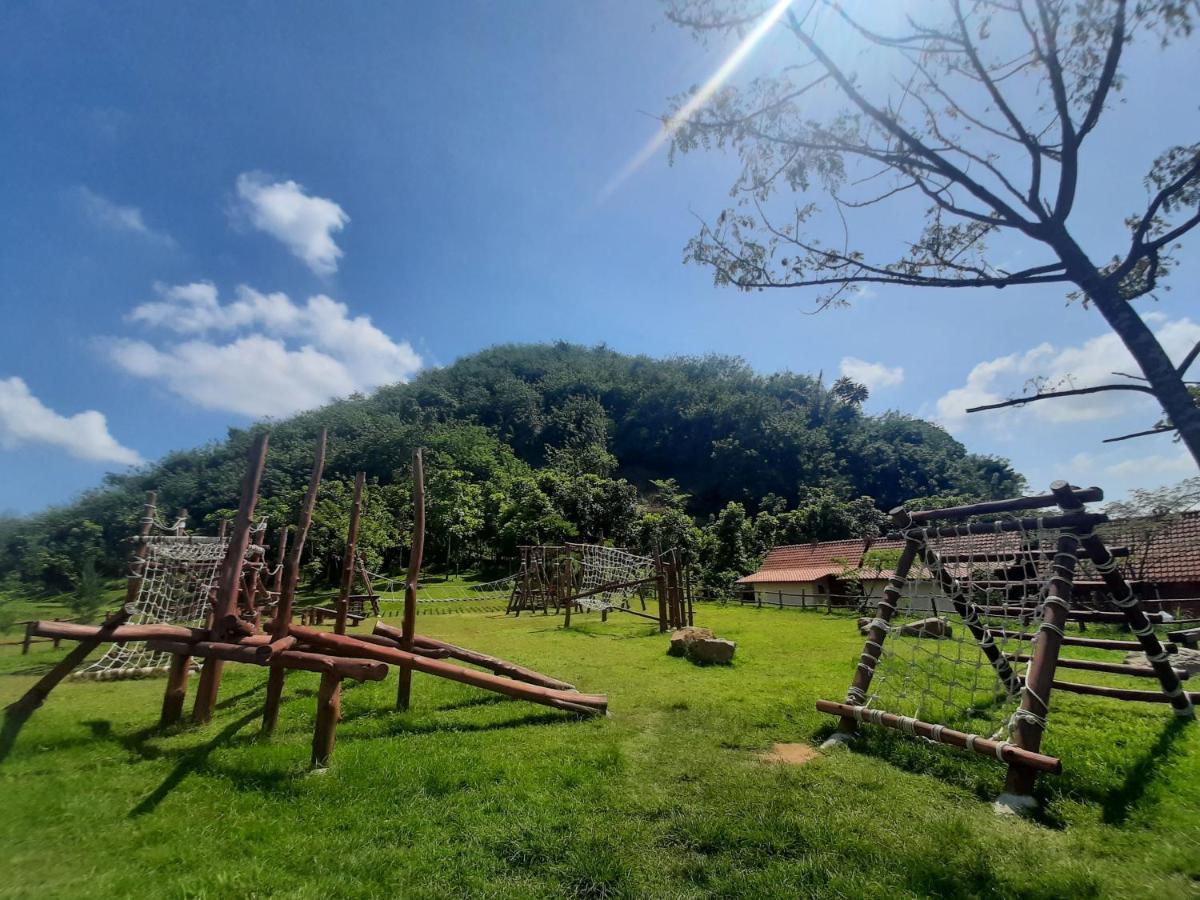 Seger Nusantara Hostel Kalisat Buitenkant foto
