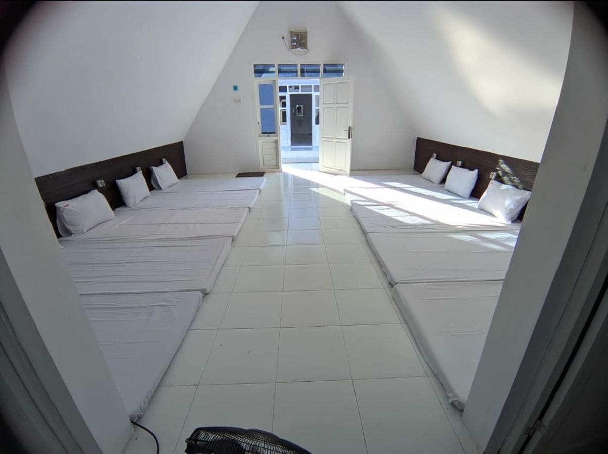 Seger Nusantara Hostel Kalisat Buitenkant foto