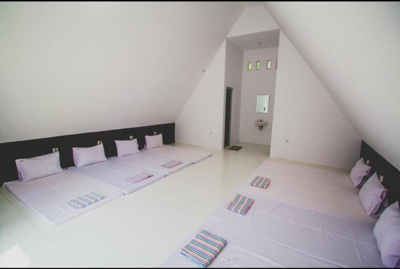 Seger Nusantara Hostel Kalisat Buitenkant foto